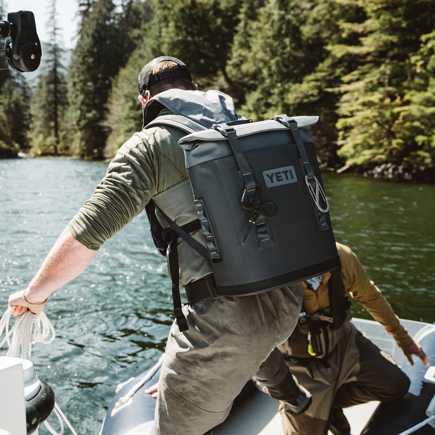 YETI Hopper M12 Rucksack-Softkühler mit MagShield-Zugang, Cape Taupe mit ICE Block Kühlakku, 450 g