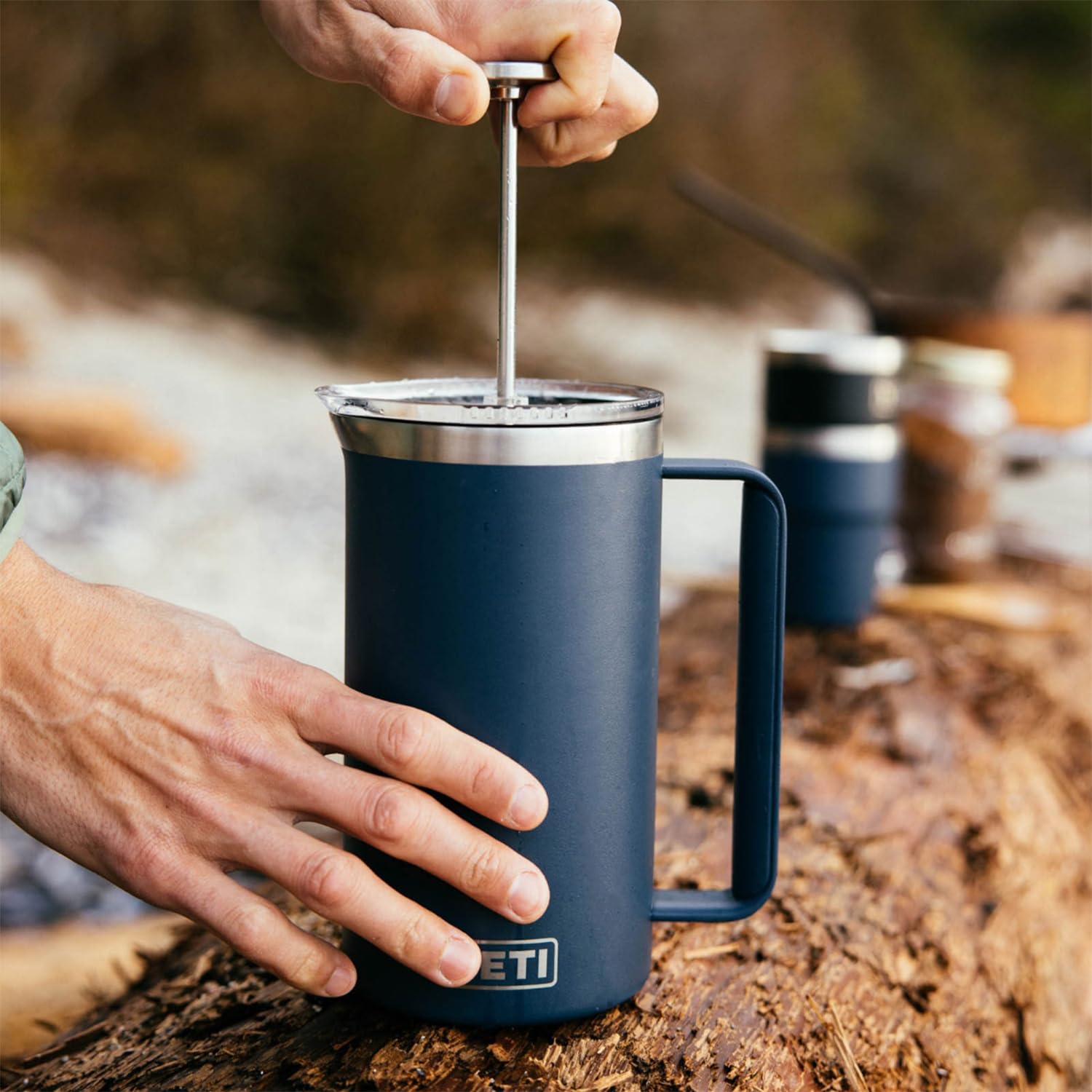 YETI Rambler 34 oz French Press Kaffeemaschine mit GroundsControl Filter, Navy