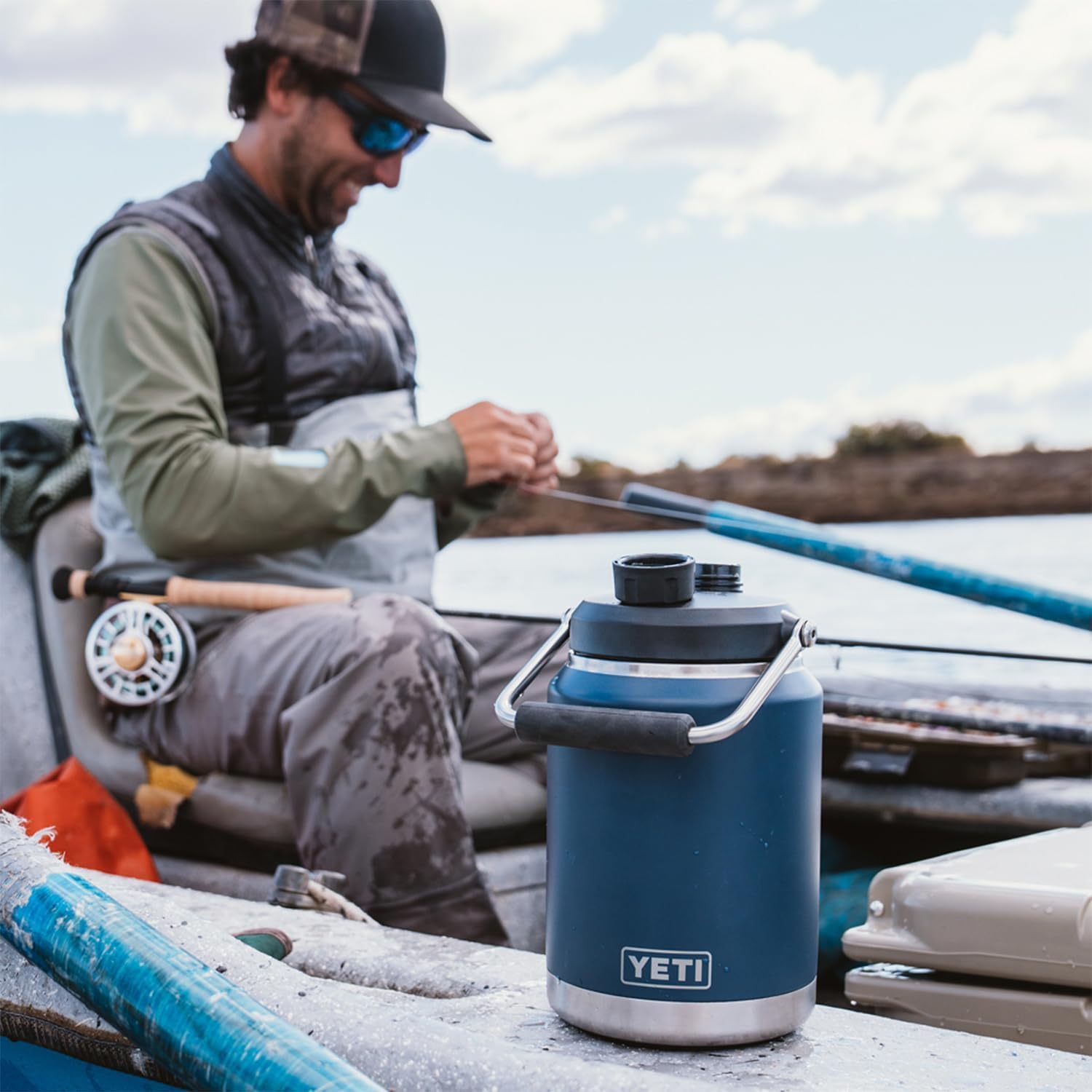 YETI Rambler 1,9-Liter-Krug 2.0 – Vakuumisoliert, auslaufsicher, Edelstahl mit MagCap, Royal Blue