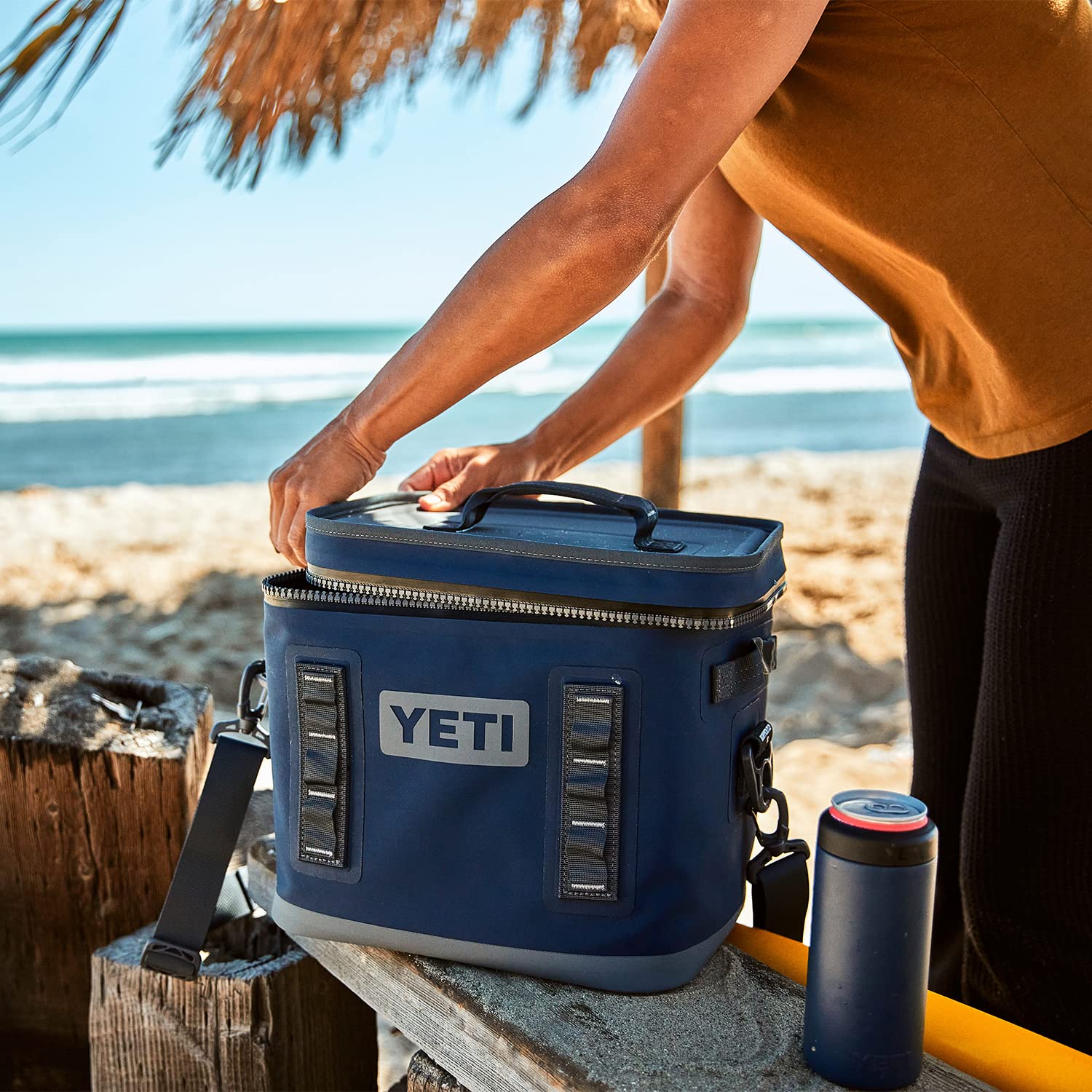YETI Hopper Flip 12 Portabler Cooler – Marineblau mit ICE Block nachfüllbarem Kühlakku (1 Pfund)